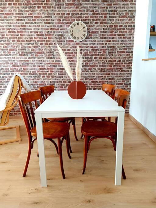 Appartement Le Cosy Plein Centre Avec Terrasse à Meximieux Extérieur photo